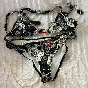 NWOT Source Unknown Black & White Floral Tie-Back Bikini Set
